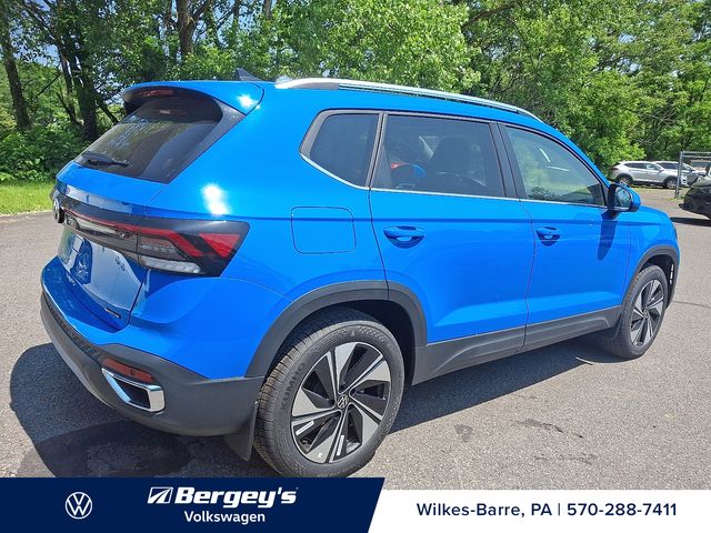 2025 Volkswagen Taos SE photo 4