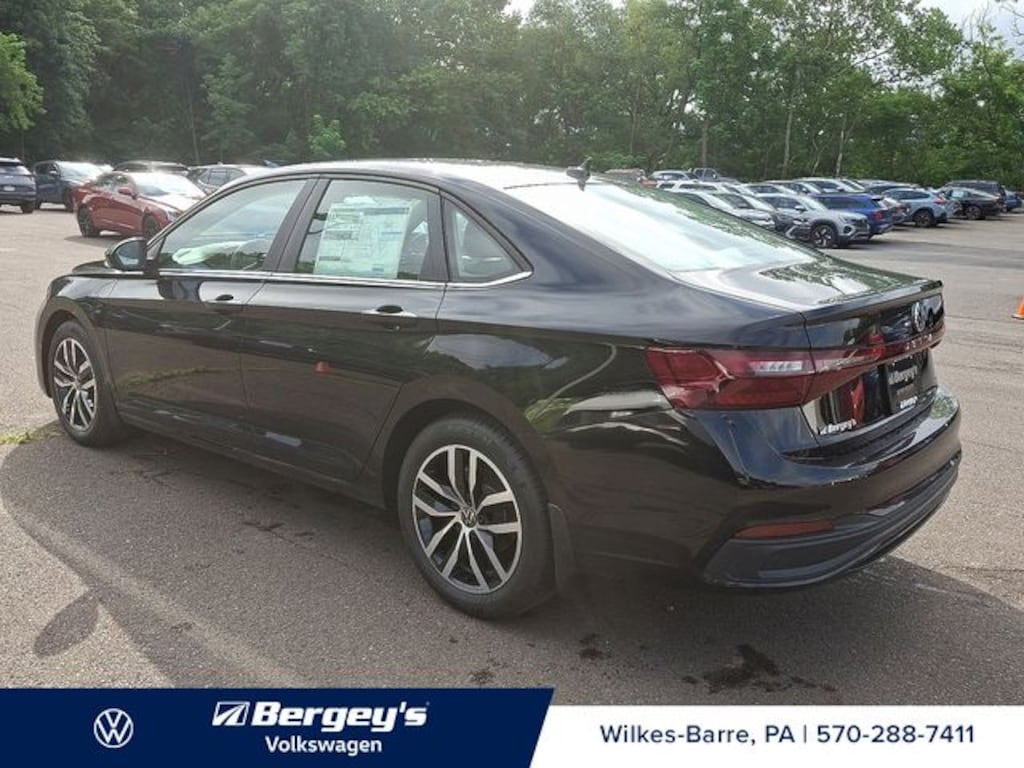 New 2025 Volkswagen Jetta 1.5T SE Sedan