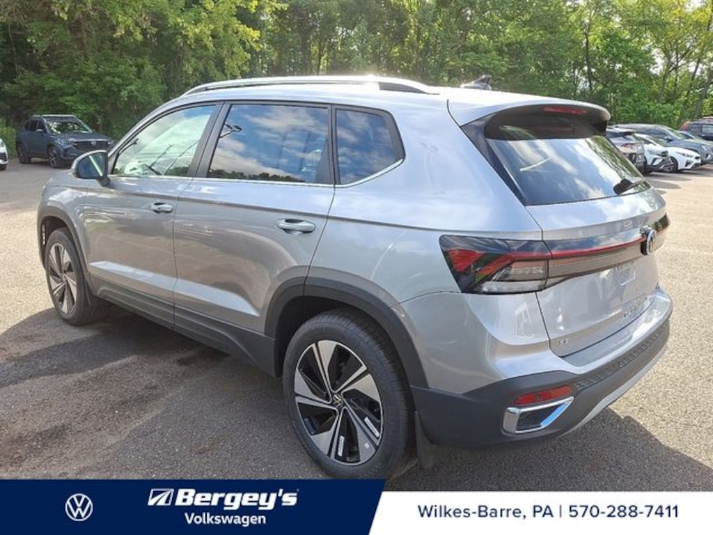 New 2025 Volkswagen Taos 1.5T SE SUV