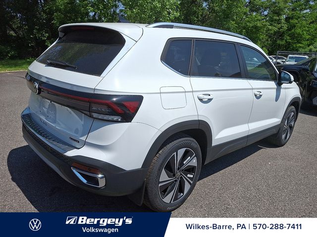 2025 Volkswagen Taos SE photo 2