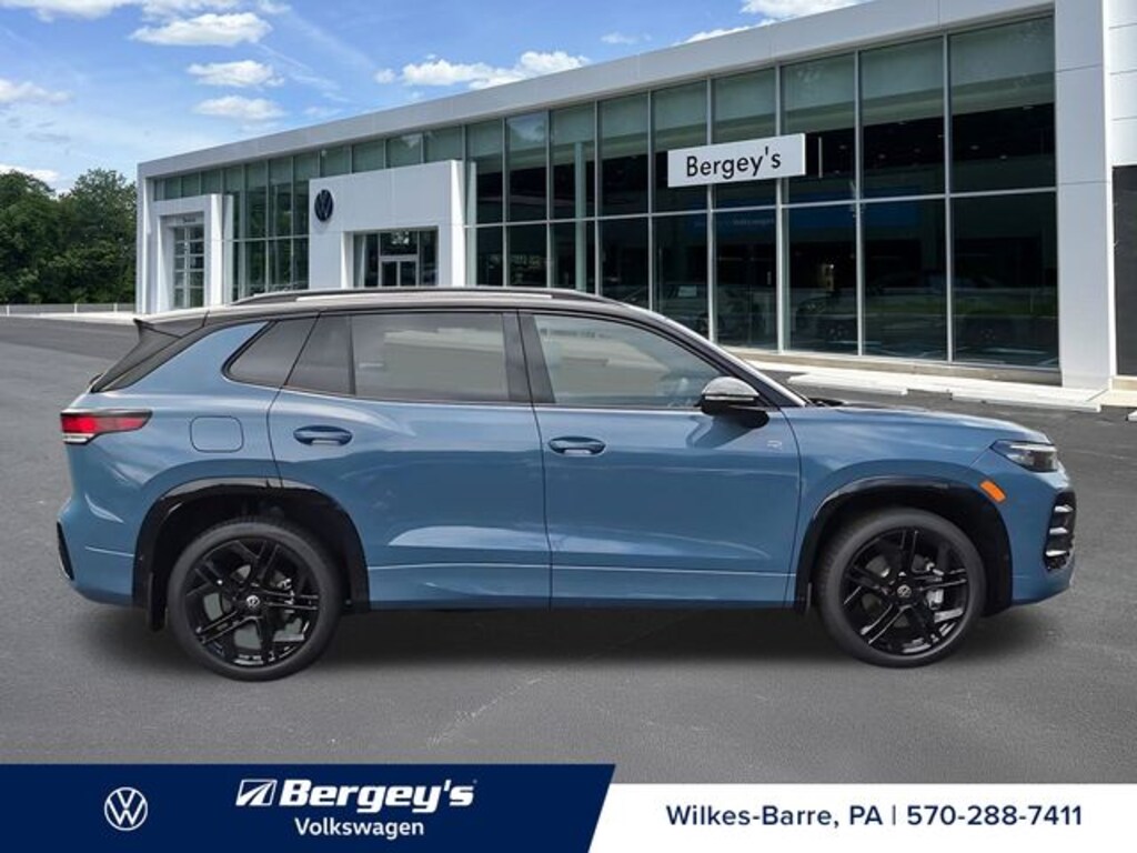 New 2026 Volkswagen Tiguan SE R-Line Black SUV