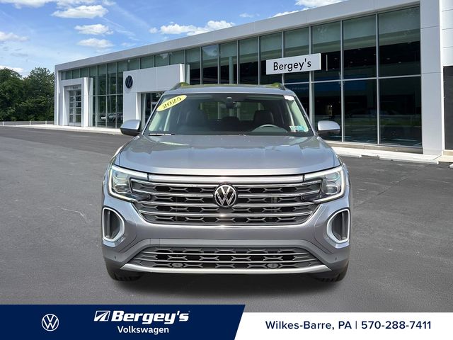 2025 Volkswagen Atlas SE w/Tech - Photo 2