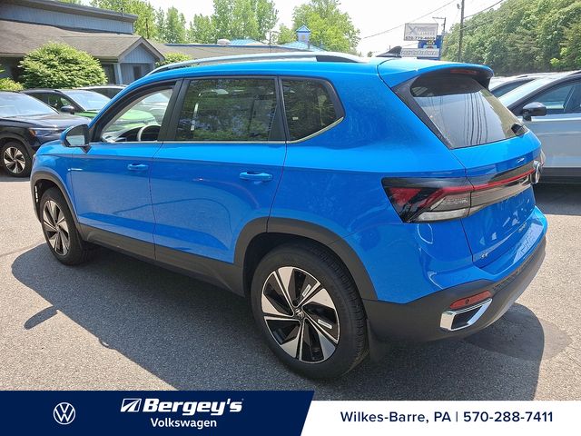 2025 Volkswagen Taos SE photo 3