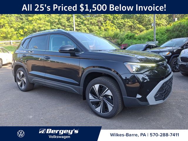 2025 Volkswagen Taos SE's photo