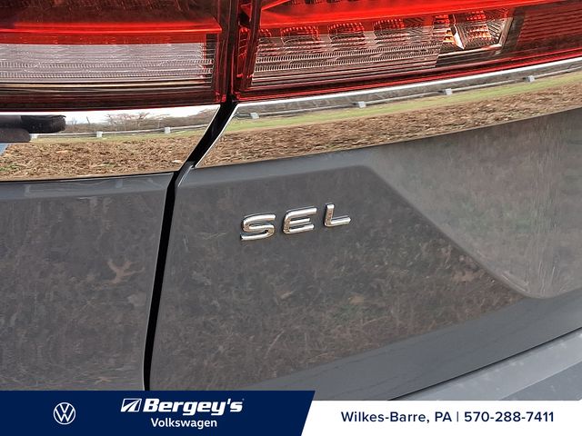 2026 Volkswagen Atlas SEL photo 4