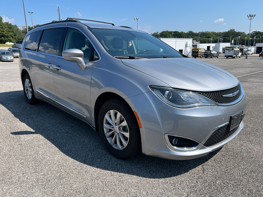 Used 2017 Chrysler Pacifica Touring-L Minivan