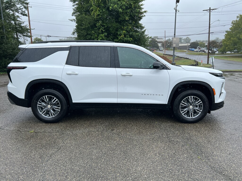 Used 2026 Chevrolet Traverse LT SUV