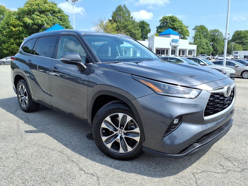 Used 2021 Toyota Highlander XLE SUV