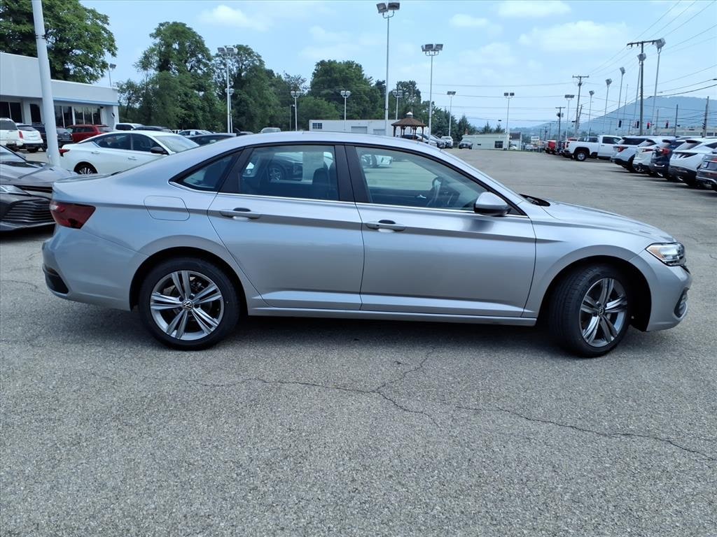 Used 2024 Volkswagen Jetta SE