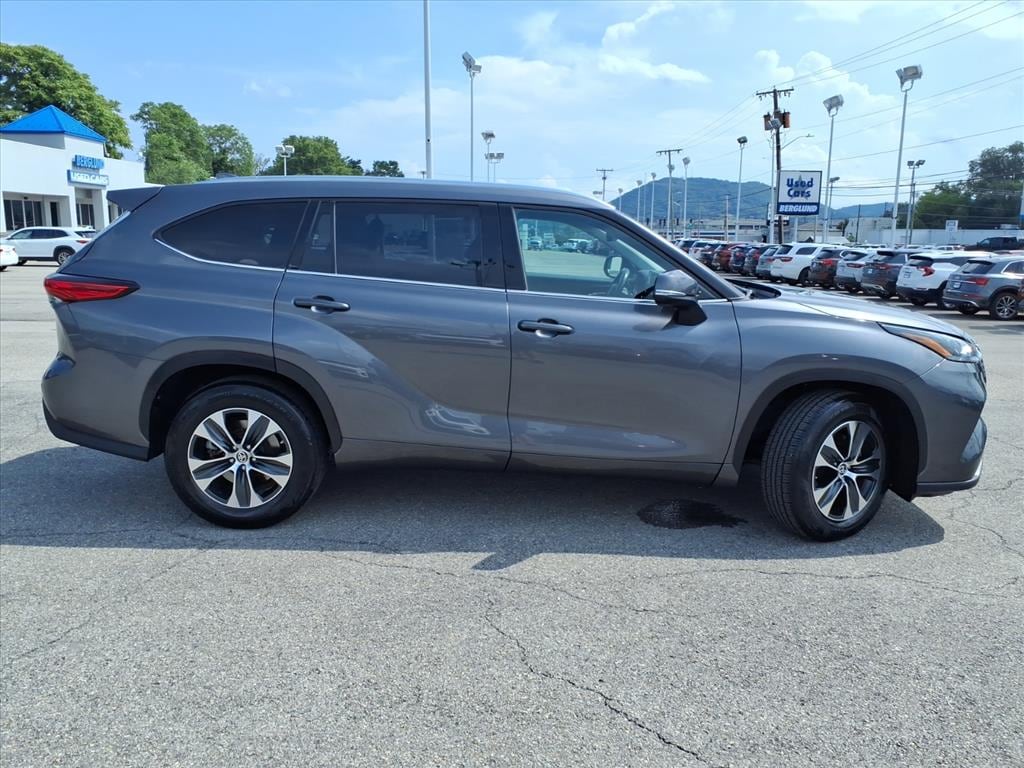 Used 2021 Toyota Highlander XLE SUV