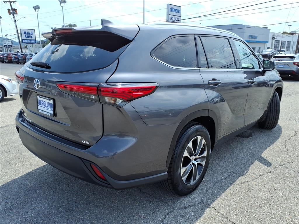 Used 2021 Toyota Highlander XLE SUV