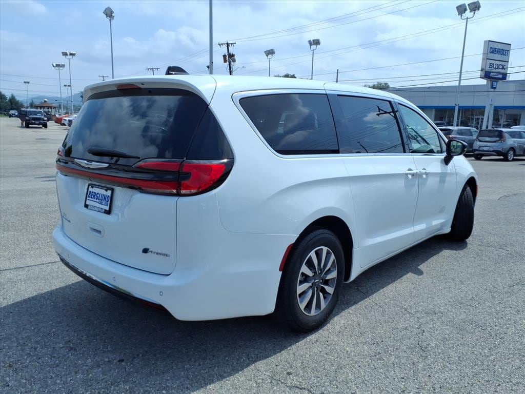 Used 2024 Chrysler Pacifica Hybrid Select