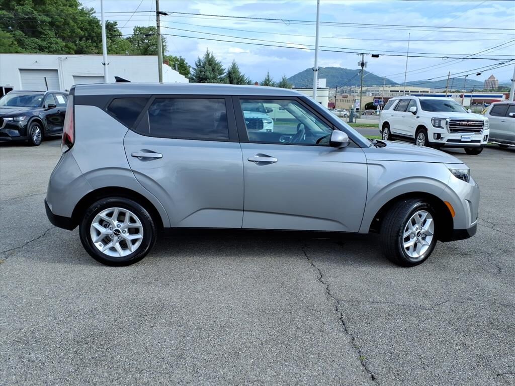 Used 2025 Kia Soul LX