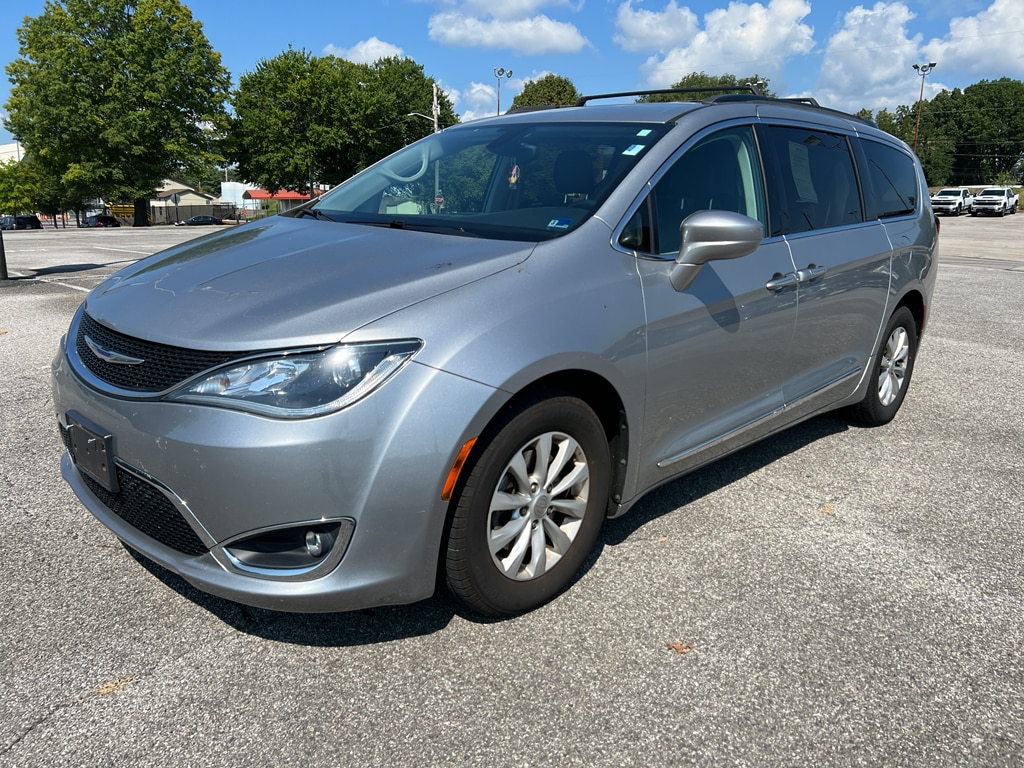 Used 2017 Chrysler Pacifica Touring-L Minivan