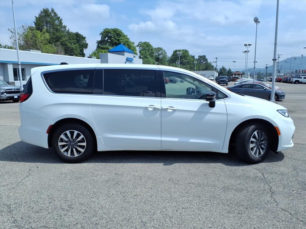 Used 2024 Chrysler Pacifica Hybrid Select
