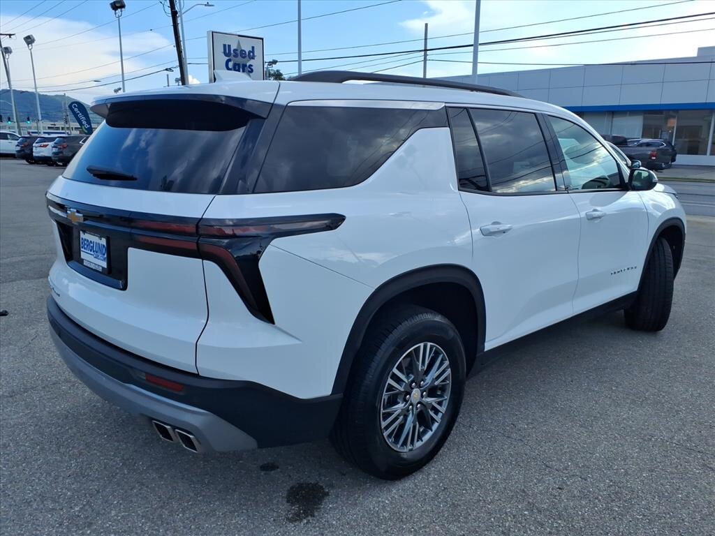 Used 2025 Chevrolet Traverse LT SUV