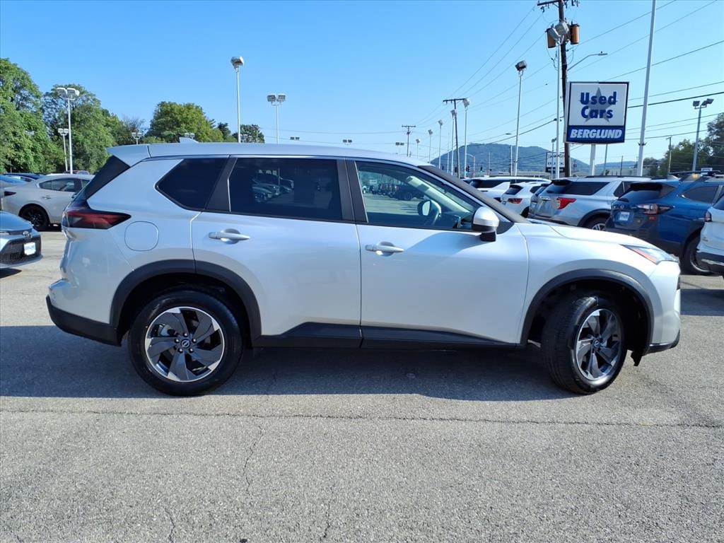 Used 2025 Nissan Rogue SV FWD SUV