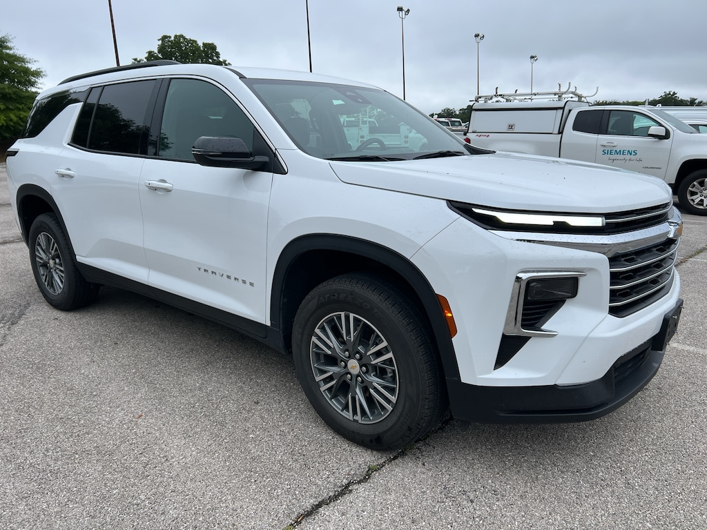 Used 2025 Chevrolet Traverse LT SUV
