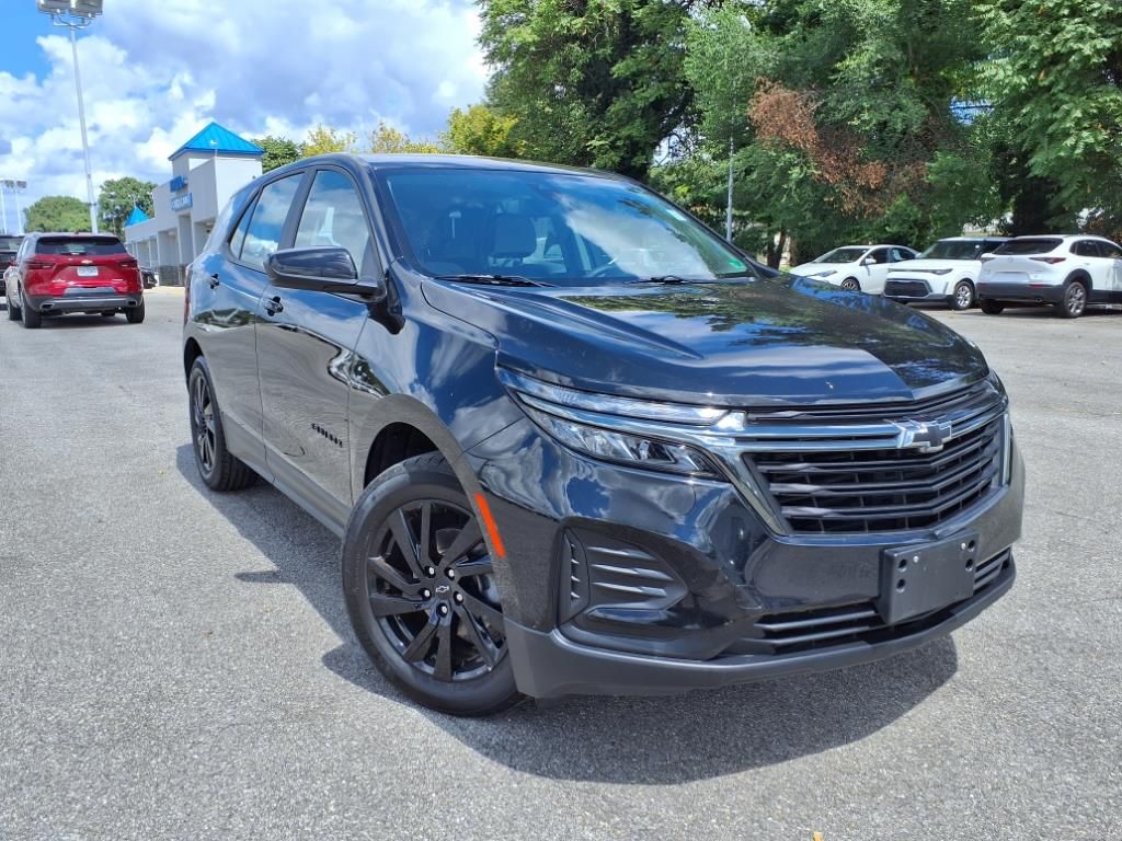 2023 Chevrolet Equinox LS photo 2
