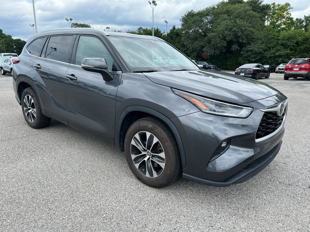 Used 2021 Toyota Highlander XLE SUV