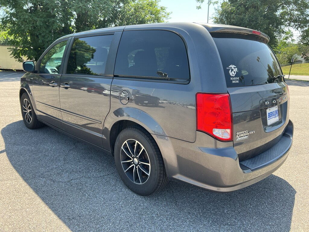 Used 2017 Dodge Grand Caravan SE Plus Minivan