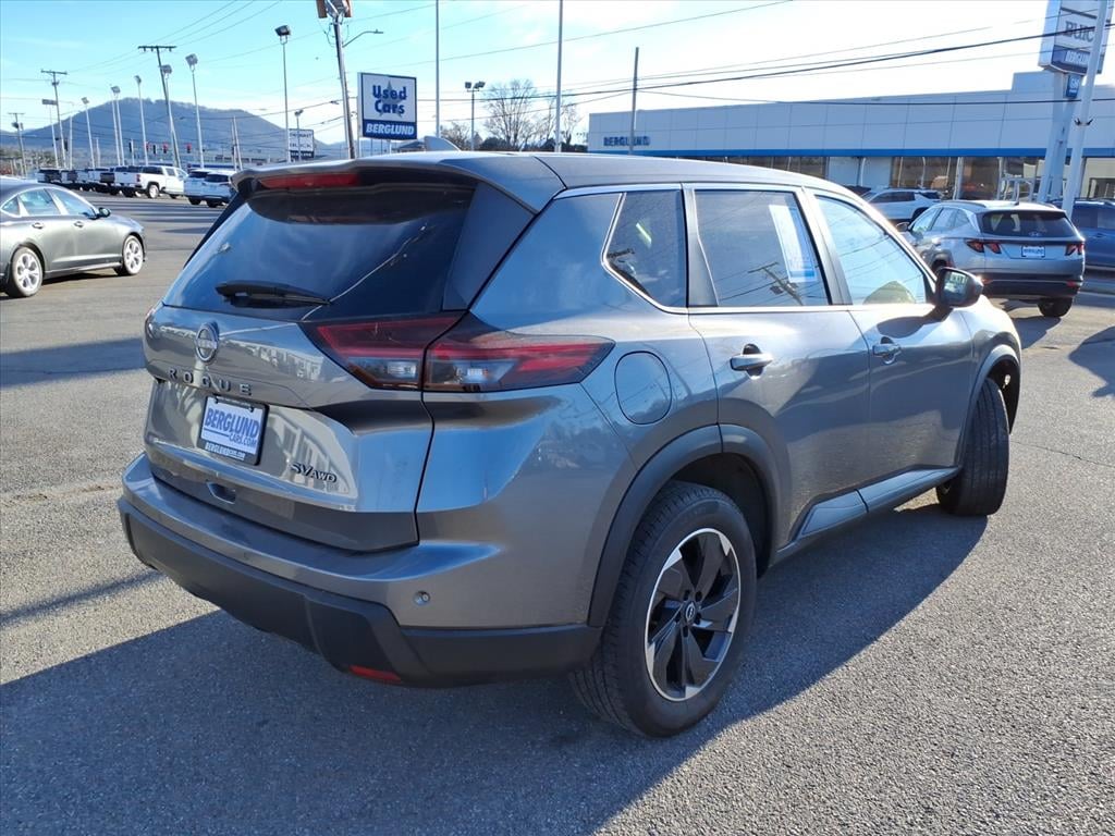 Used 2024 Nissan Rogue SV