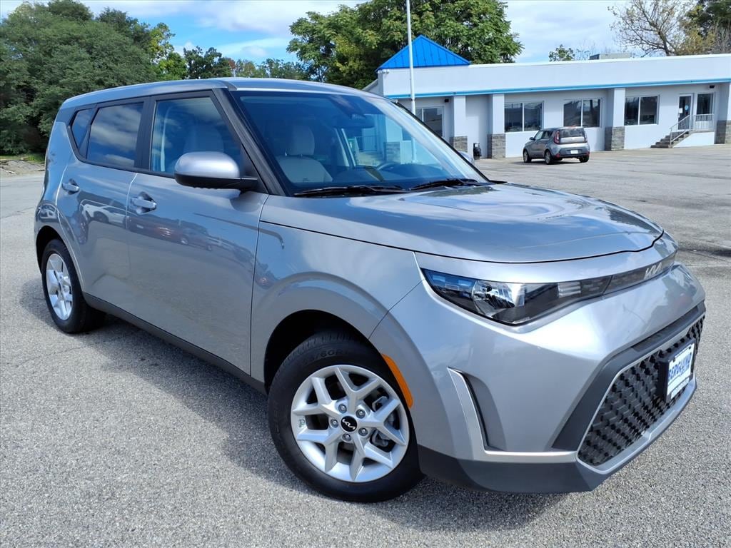 Used 2025 Kia Soul LX Crossover