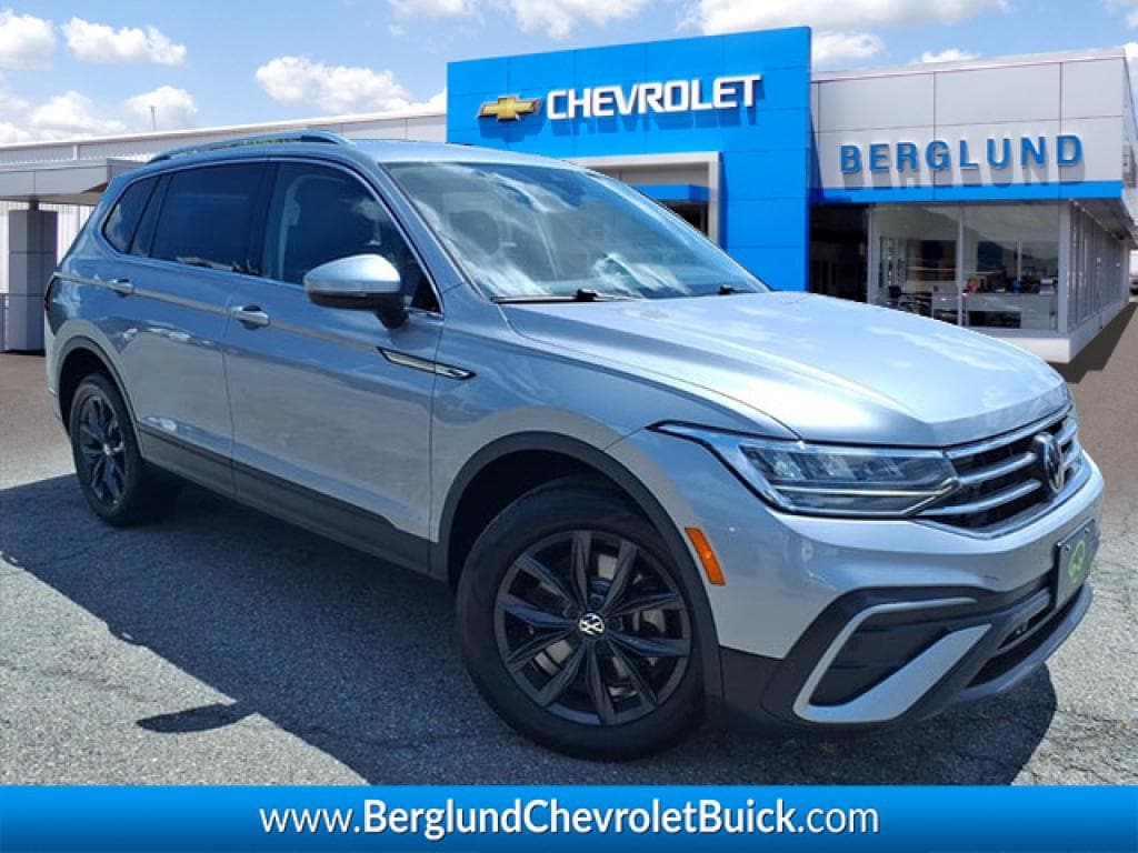 Used 2024 Volkswagen Tiguan SE
