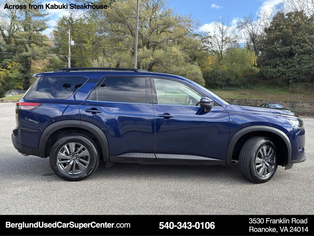 Used 2024 Nissan Pathfinder SV