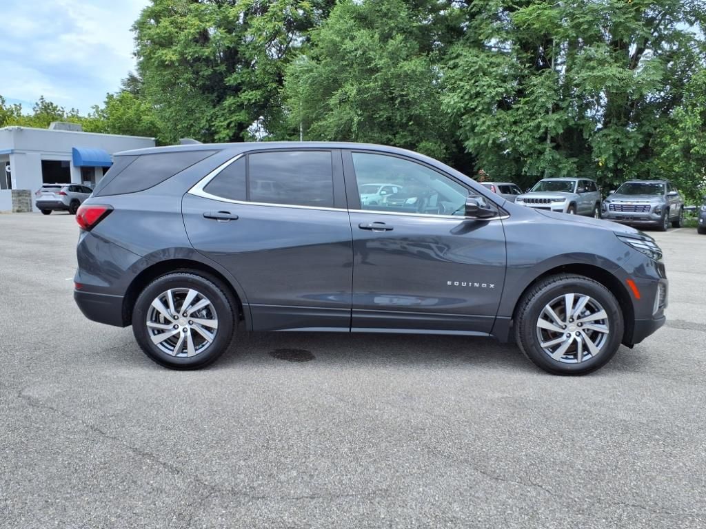 2023 Chevrolet Equinox LT photo 2