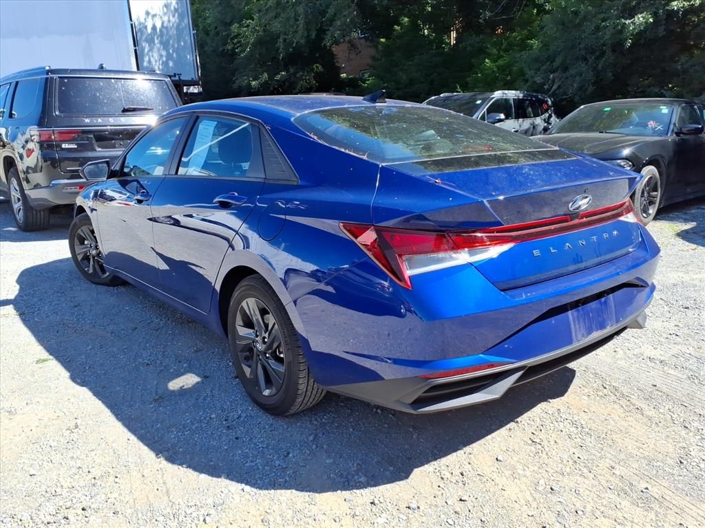 2023 Hyundai Elantra SEL photo 4
