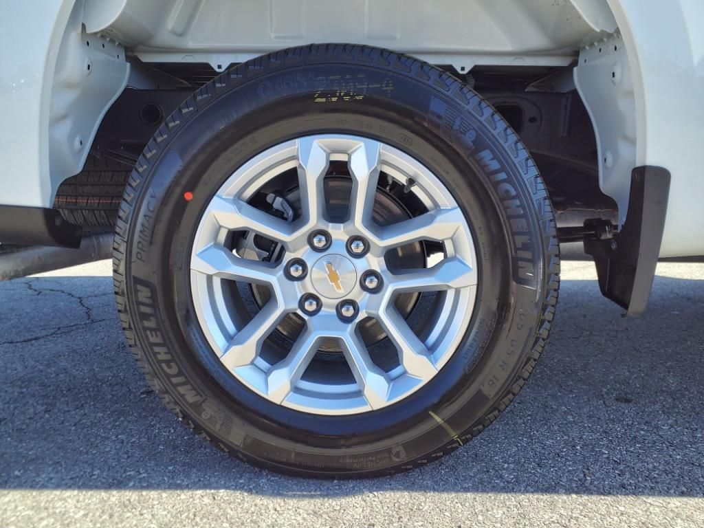 2025 Chevrolet Silverado 1500 LT photo 3