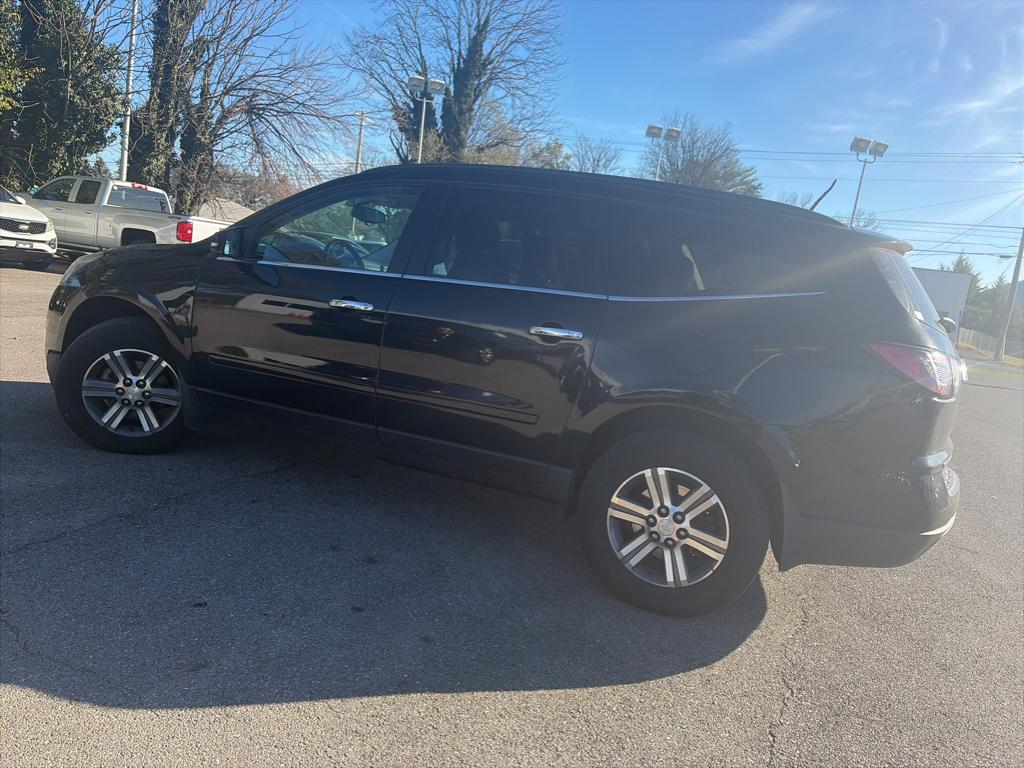 2017 Chevrolet Traverse 1LT photo 4