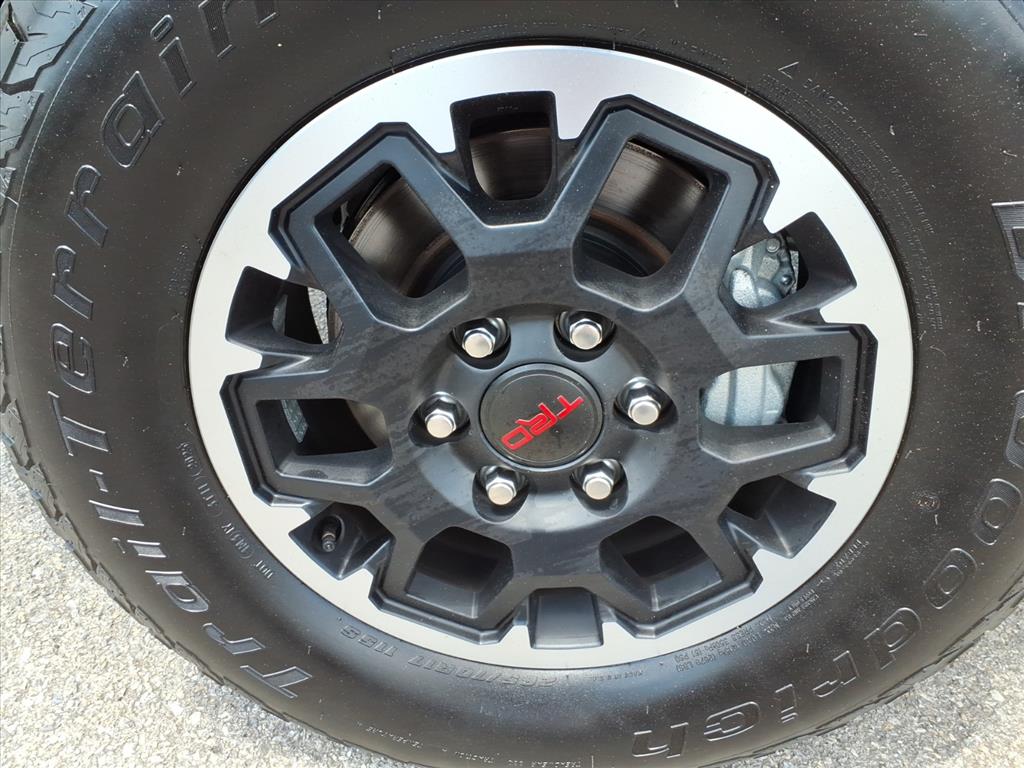 2025 Toyota Tacoma TRD Off Road - Photo 11