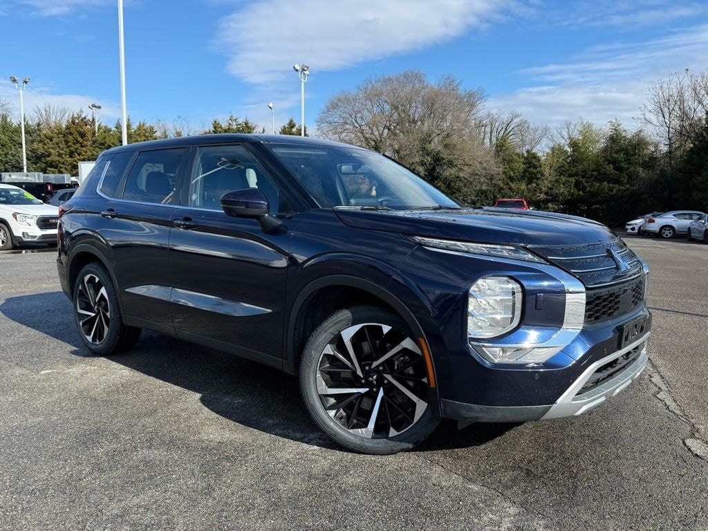 Used 2024 Mitsubishi Outlander SE