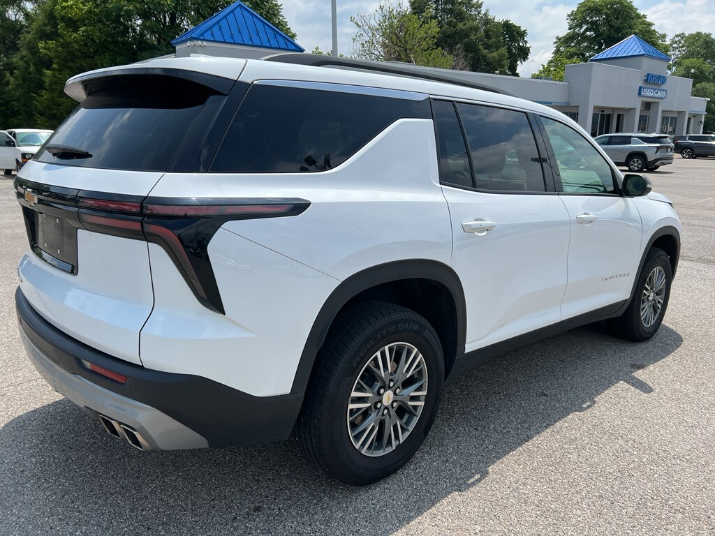 Used 2025 Chevrolet Traverse LT SUV