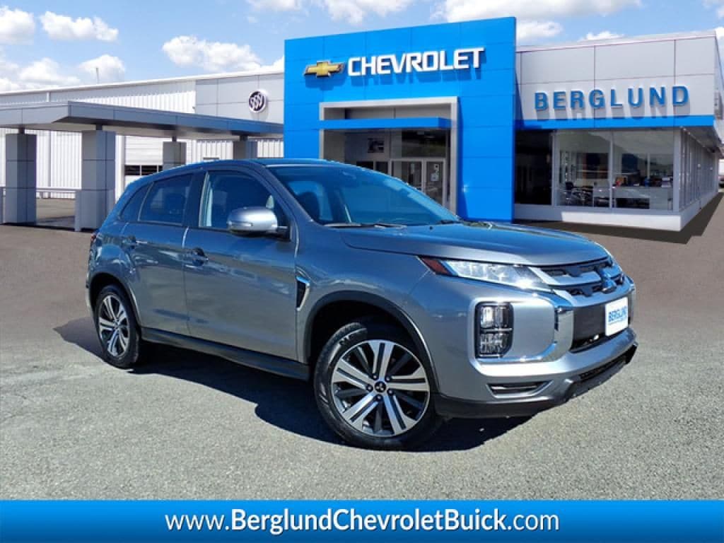 2024 Mitsubishi Outlander Sport SE's photo