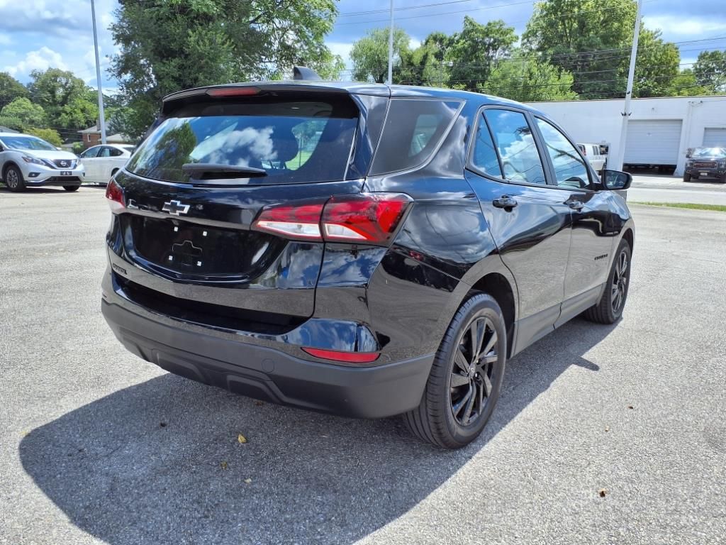 2023 Chevrolet Equinox LS photo 4