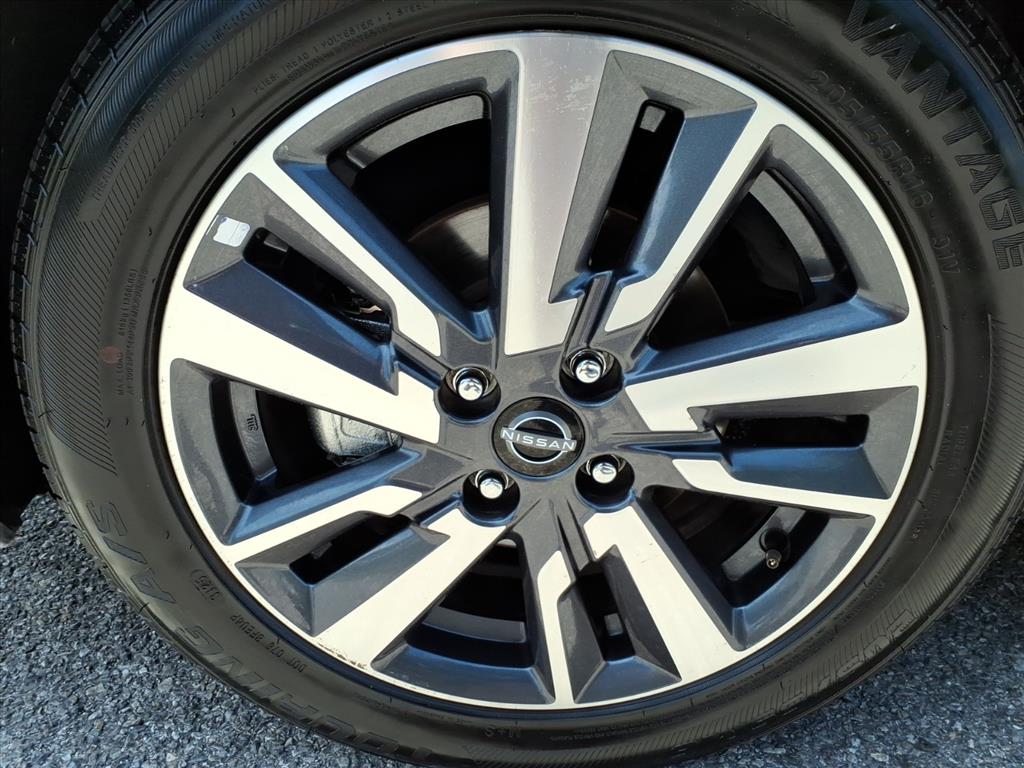 2025 Nissan Versa Sedan SV - Photo 11
