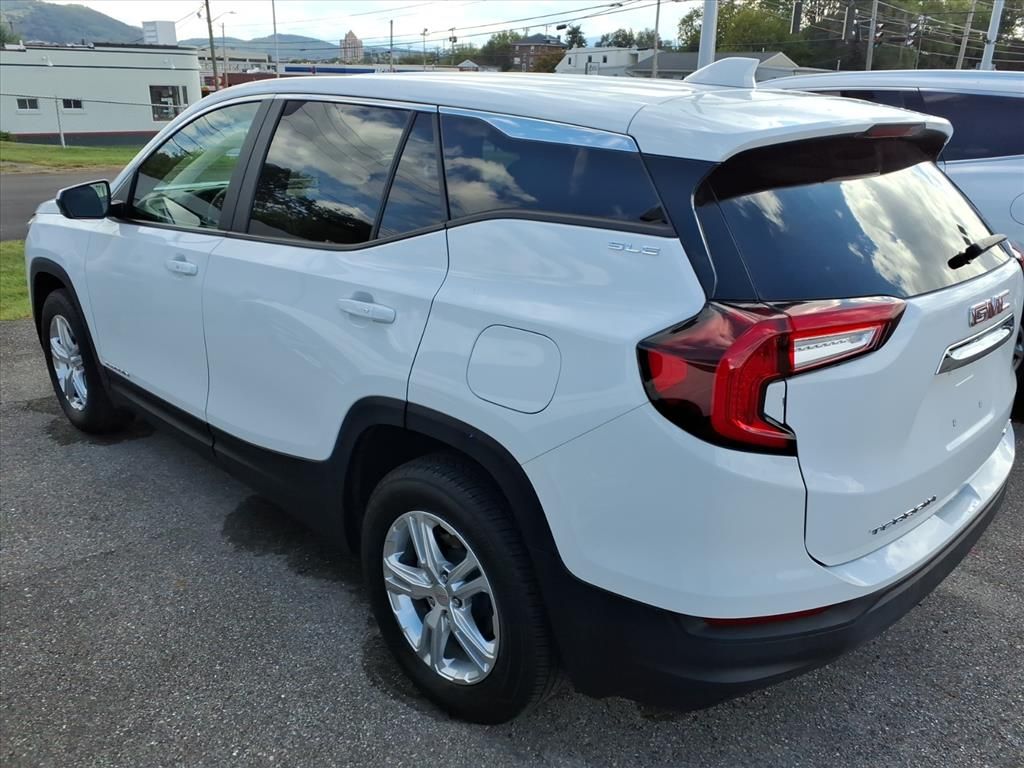 2024 Gmc Terrain SLE photo 3