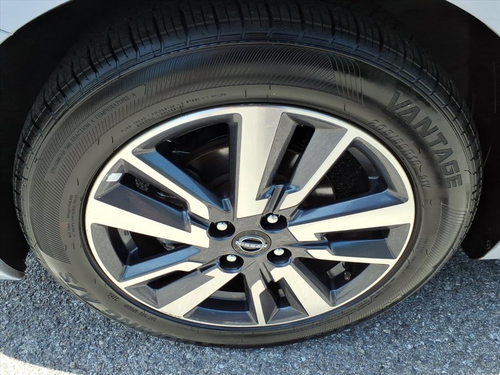 2025 Nissan Versa Sedan SV - Photo 10