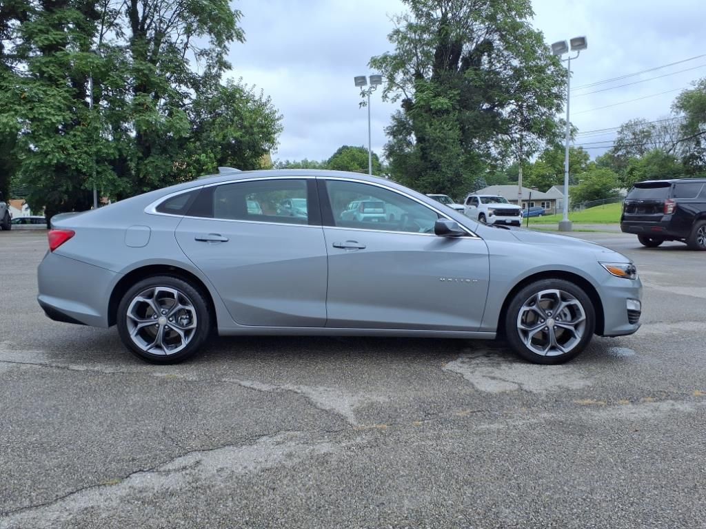 2024 Chevrolet Malibu 1LT photo 2