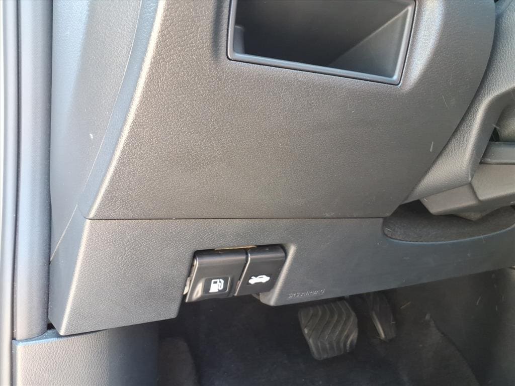 2025 Nissan Versa Sedan SV - Photo 21