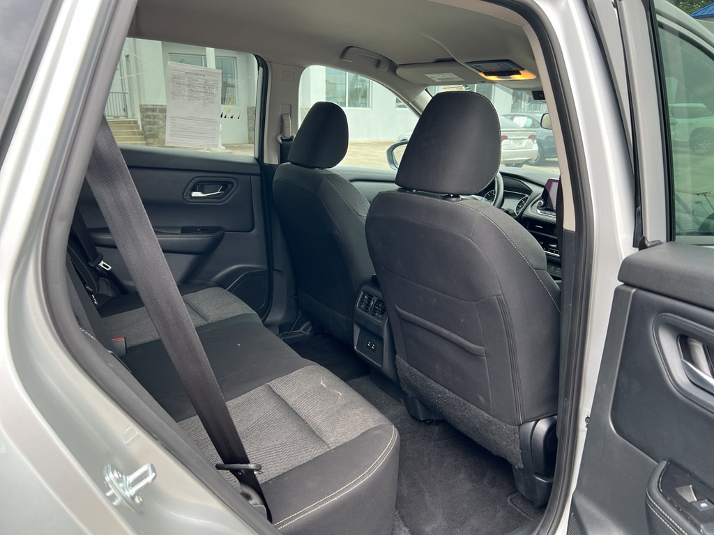 2025 Nissan Rogue SV - Photo 11