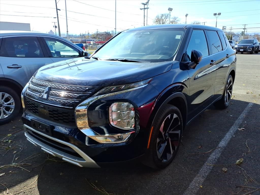 2024 Mitsubishi Outlander SE photo 2