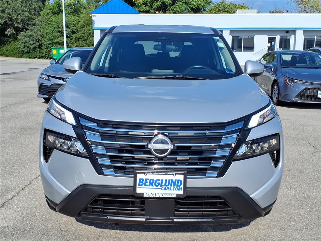 2025 Nissan Rogue SV - Photo 9