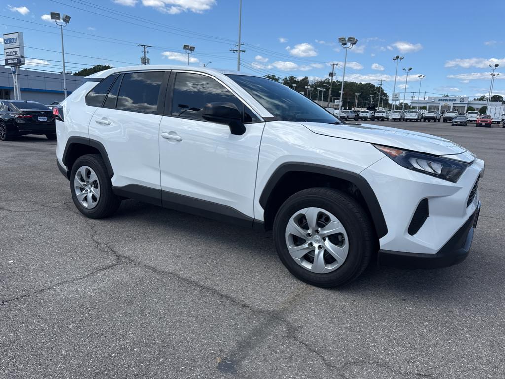 2022 Toyota RAV4 LE photo 3
