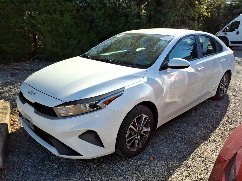2023 Kia Forte LXS photo 2