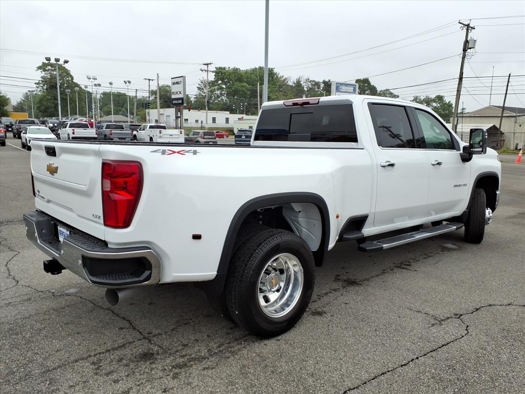 2026 Chevrolet Silverado 3500 HD LTZ - Photo 4