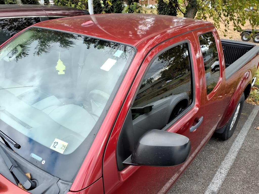 2017 Nissan Frontier SV photo 4